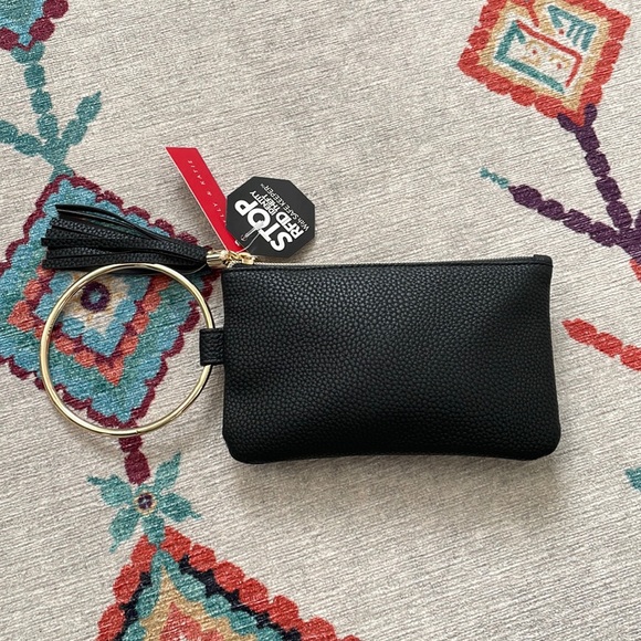 kelly and katie wristlet